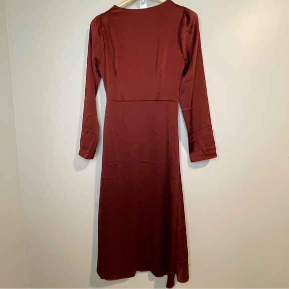 LUSH SIDE GATHER SATIN DRESS IN WINE M NWOT - Picture 4 of 8